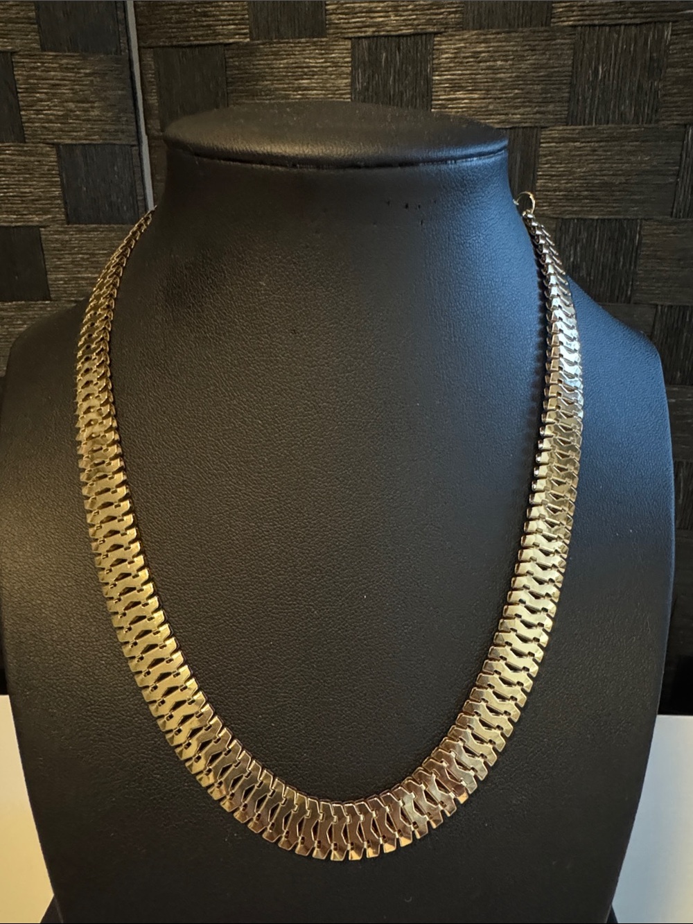 Elegant Gold Herringbone Chain Necklace - Women's Jewelry